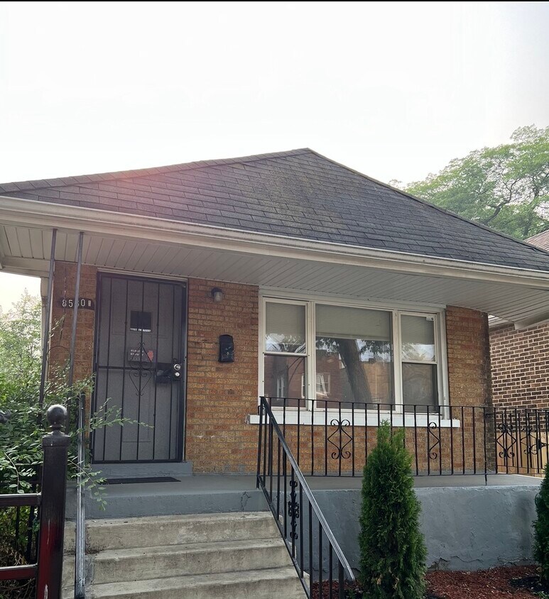 Foto principal - 8530 S Paulina St