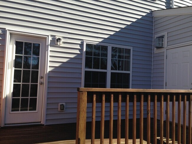 Foto del edificio - 2 Bed 2 Bath End Unit Townhome