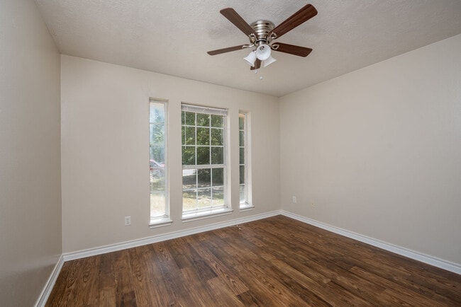 Building Photo - 2402 Jaguar Ct