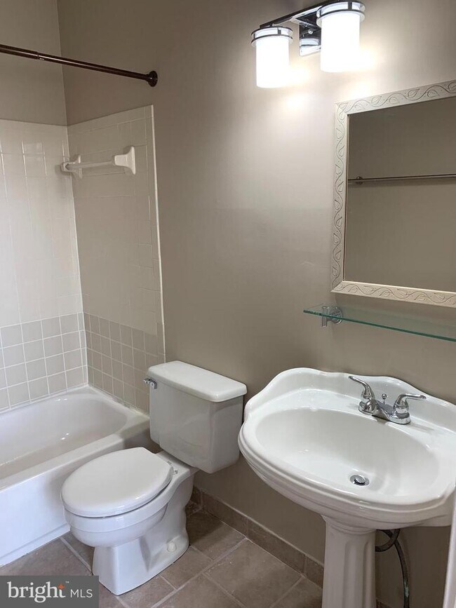 Foto del edificio - 9834 Islandside Dr