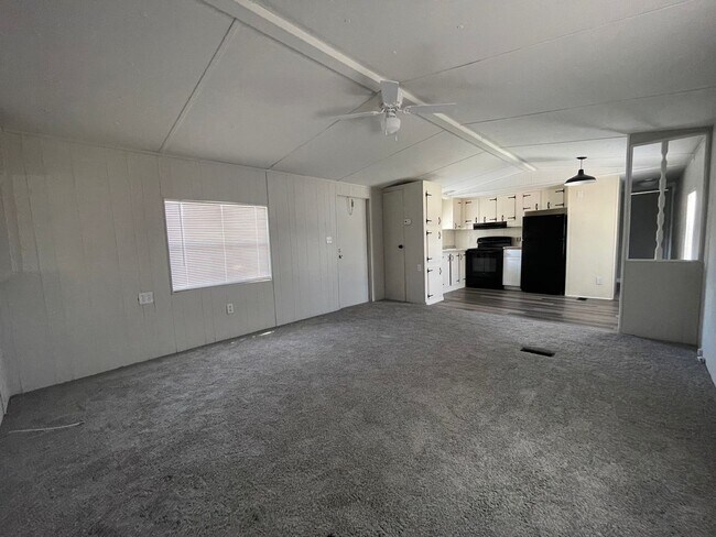 Building Photo - Thonotosassa 2 Bed 2 Bath