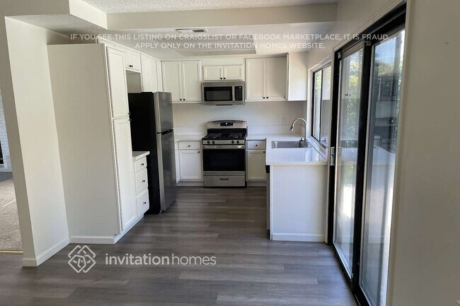 Building Photo - 2852 Londonderry Dr