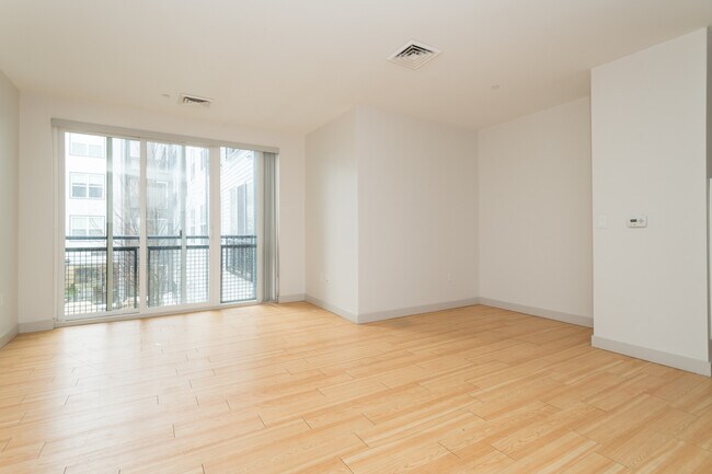 Foto del edificio - 223 W 2nd St