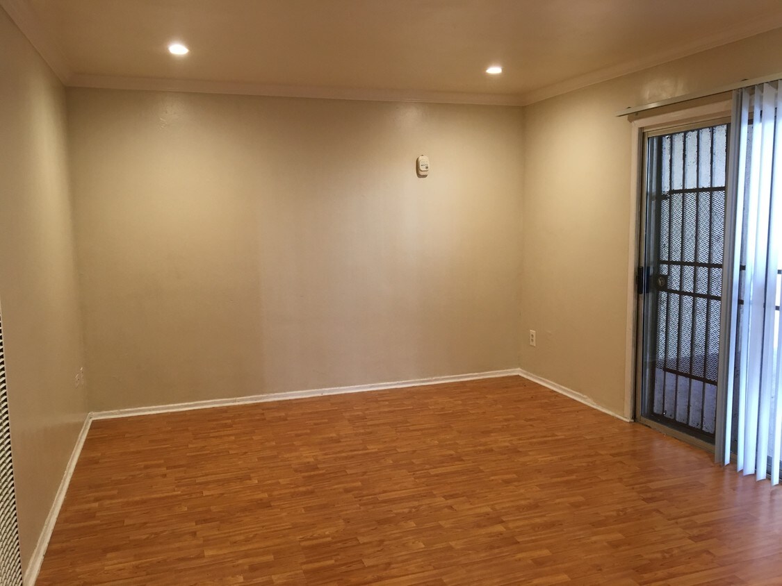 Foto principal - 427 S Westlake Ave