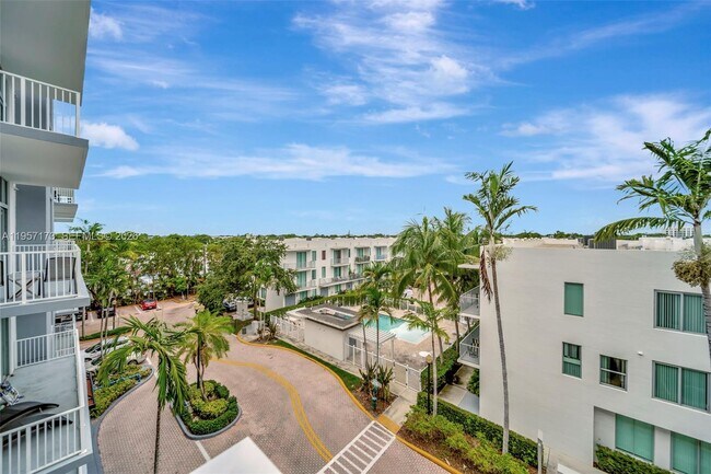 Building Photo - 2100 Van Buren St