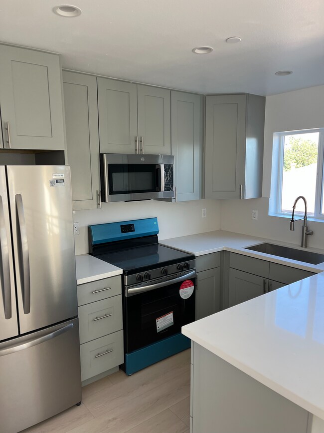 Foto del edificio - 6723 Vineland Ave