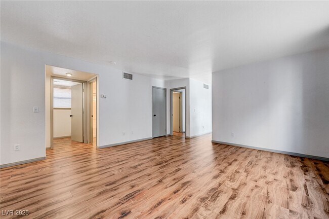 Foto del edificio - 8016 Cetus Cir