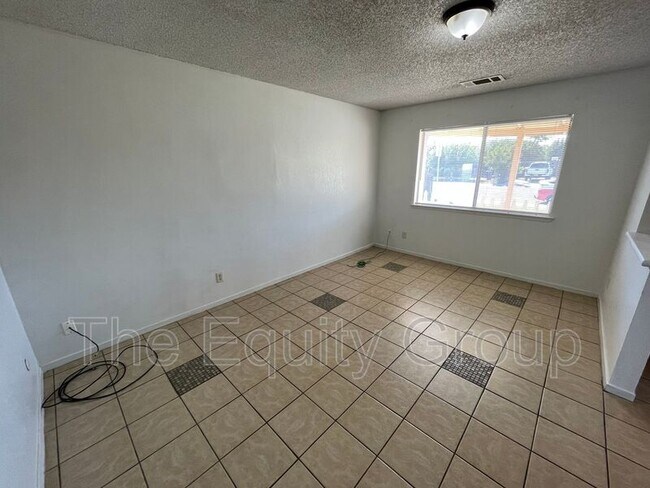 Building Photo - 4130 W La Vida Ave