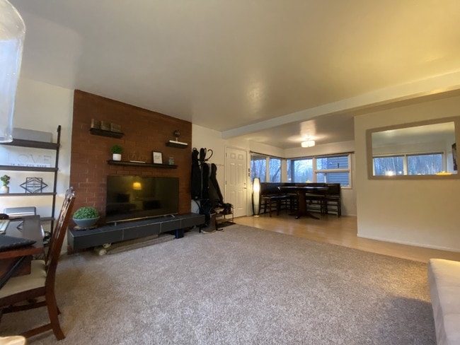 Building Photo - 505 W 17th Ave