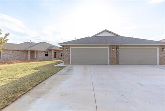 Building Photo - 13328 Springcreek Dr