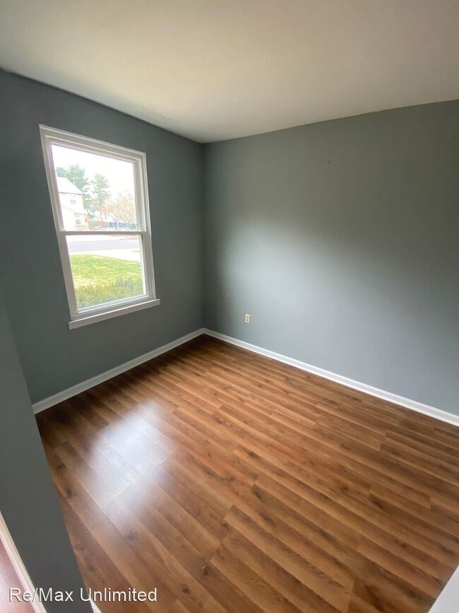 Building Photo - 2 br, 1.5 bath House - 41 River Bank