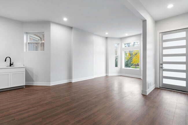 Building Photo - 3003 W Fulton St