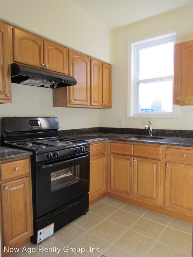 Building Photo - 3 br, 1 bath House - 340 Snyder Avenue