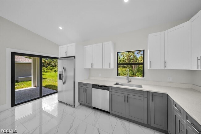 Building Photo - 633 Windermere Dr