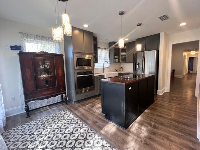 Foto del edificio - 25868 Walker South Rd