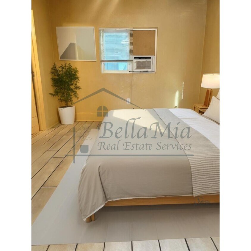 Building Photo - 411 E St