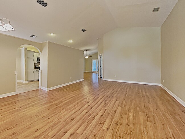 Building Photo - 3002 Pebble Creek St