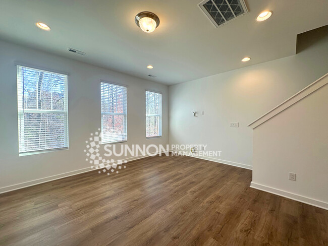 Building Photo - 2 Bedroom, 2.5 Bathroom in Brand New Royal...