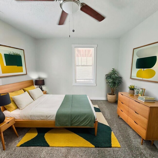 Foto del edificio - Fully Remodeled 2-Bed, 1-Bath Home in Old ...