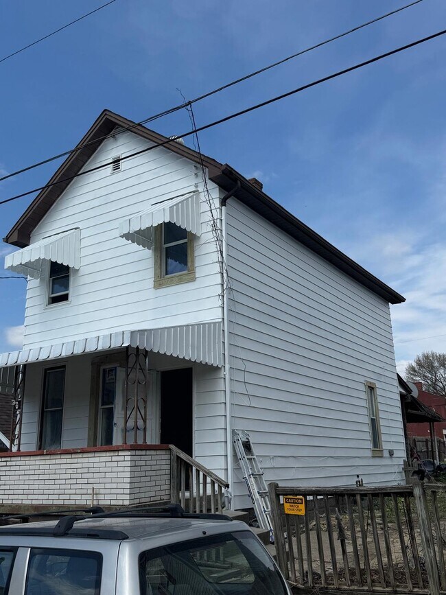 Foto del edificio - 807 Hazlett Ave