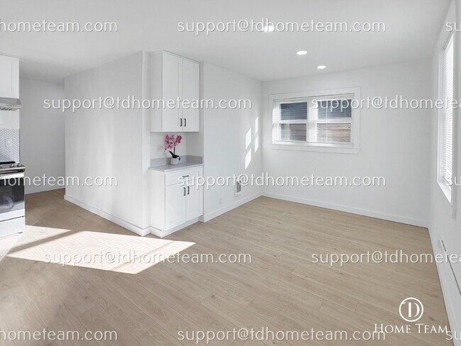 Photo - "Charming 3-Bed, 2-Bath Oasis in Seattle's Heart – Cozy 1040 Sq Ft Haven!" Apartment