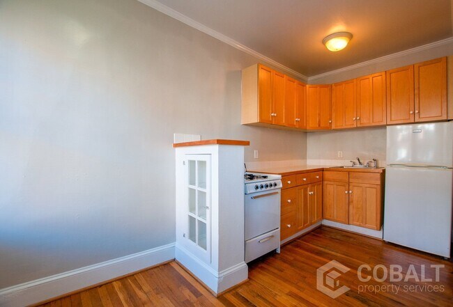 Foto del edificio - 674 Somerset Terrace NE