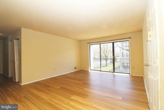 Foto del edificio - 7 Joyner Ct
