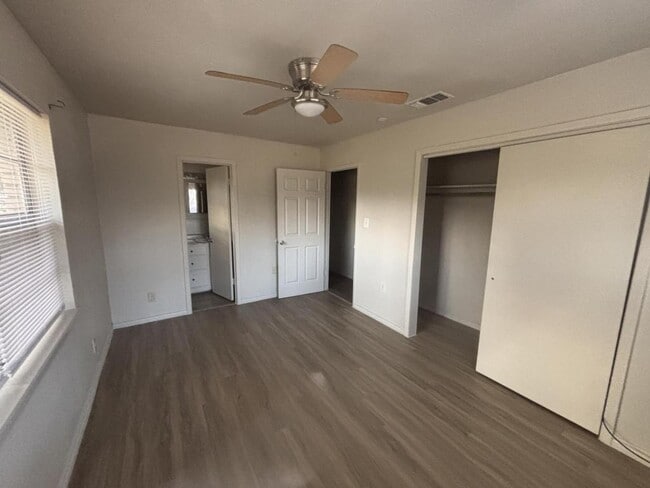 Foto del edificio - 805 Pershing Ave