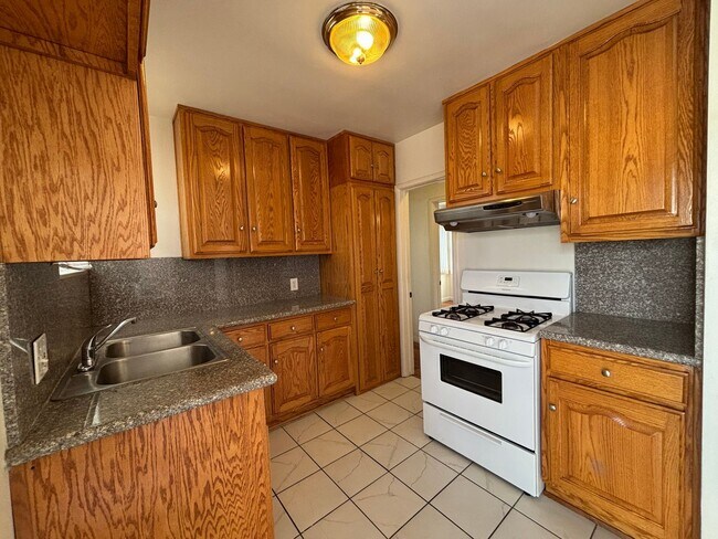 Foto del edificio - Glenoaks, 625-633 1/2