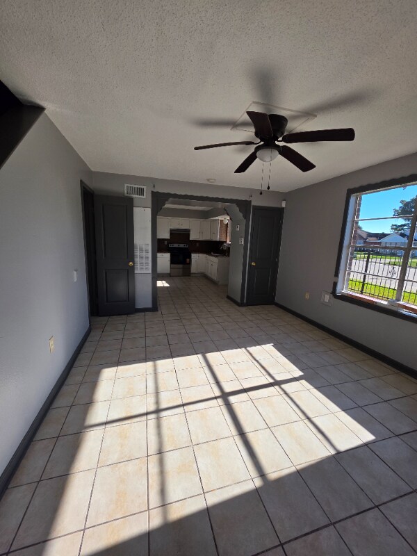 Building Photo - 7801 Sun St