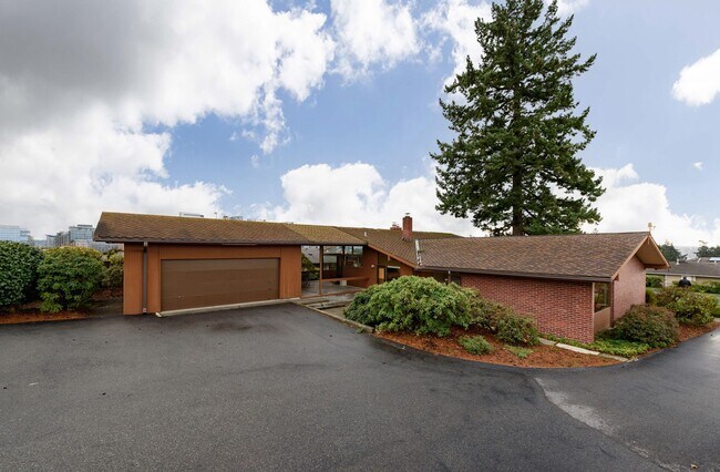 Building Photo - 9608 Hilltop Rd