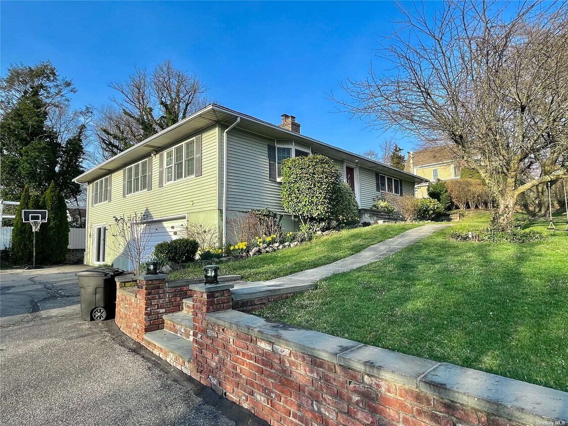 Primary Photo - 48 Smith St