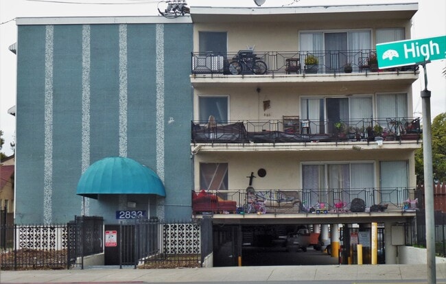 2833 front bldg - 2833 High St