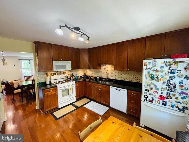 Foto del edificio - 3159 Bradford Wood Ct