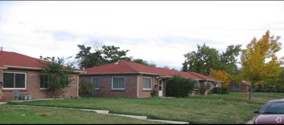 Primary Photo - 2200-2250 Newport St