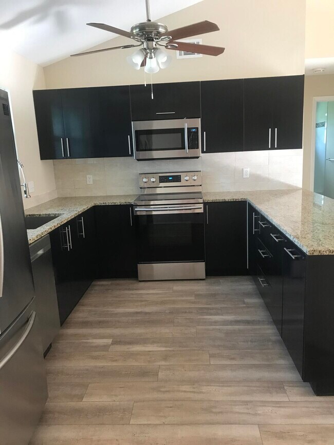 Building Photo - 3196 SW Areca Dr