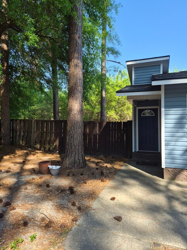 Foto del edificio - 620 Mosswood Ln