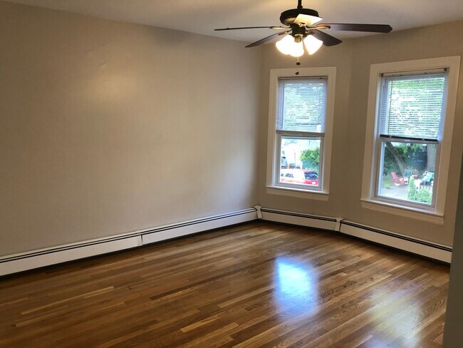 Foto del edificio - 9 Oak Square Ave