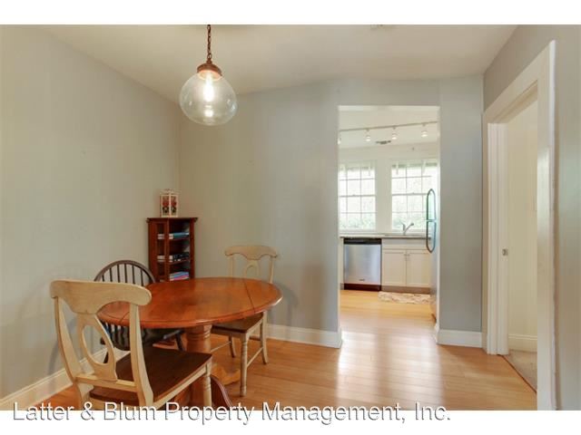 Building Photo - 5607 Prytania St