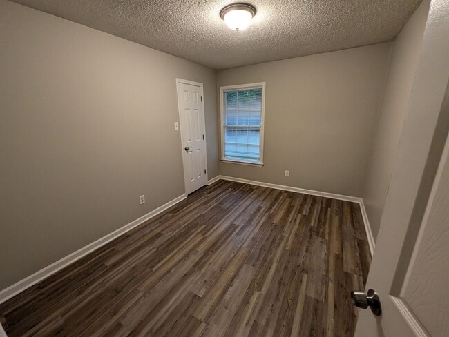 Building Photo - 2980 Huntington Trail Dr
