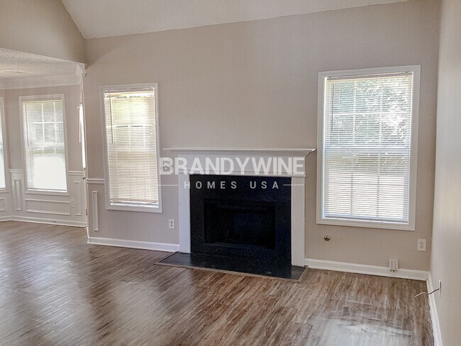 Building Photo - ONE month FREE RENT!!!