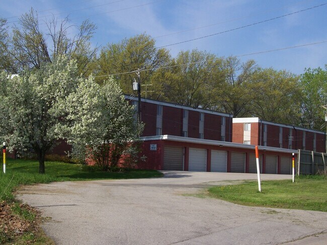 Foto del edificio - 211 Haywood Dr