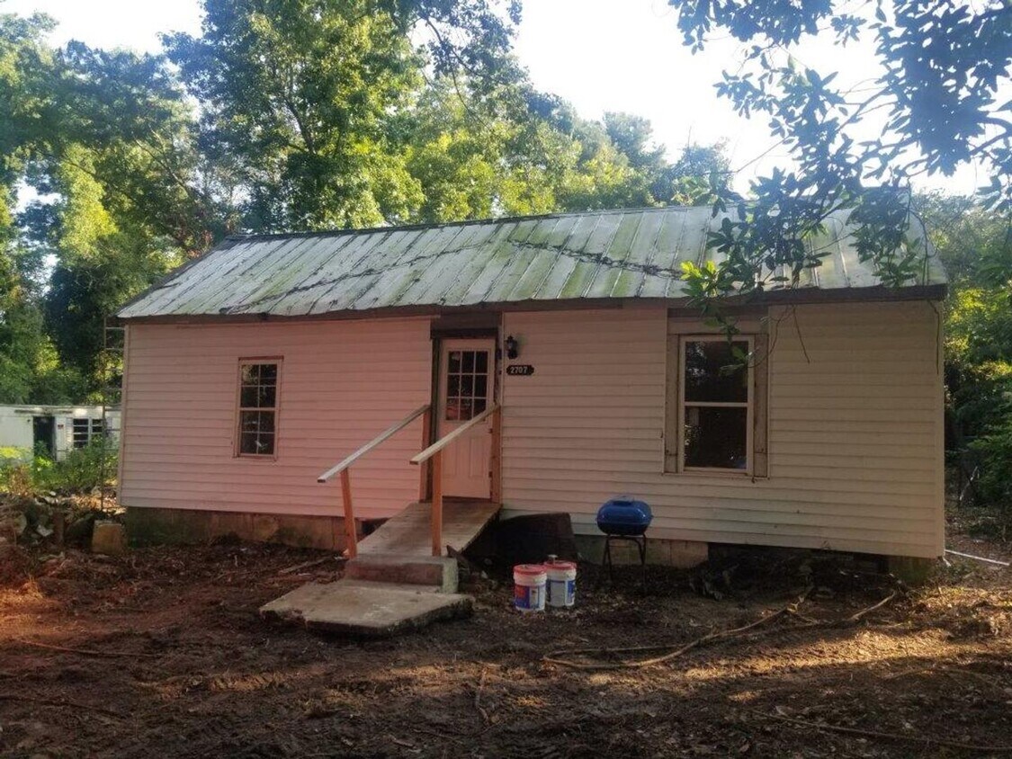 Primary Photo - 2707 Carolina Commerce Drive
