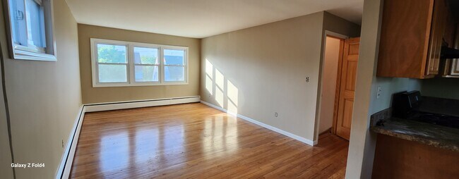 Building Photo - 86 Tompkins Cir