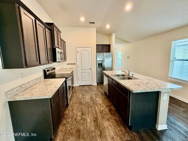 Building Photo - 8352 Cape Fox Dr