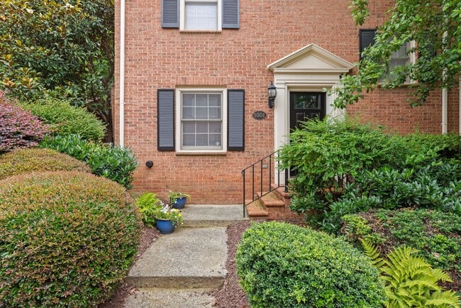 Building Photo - Newly Remodeled Townhome in Fourth Ward – ...