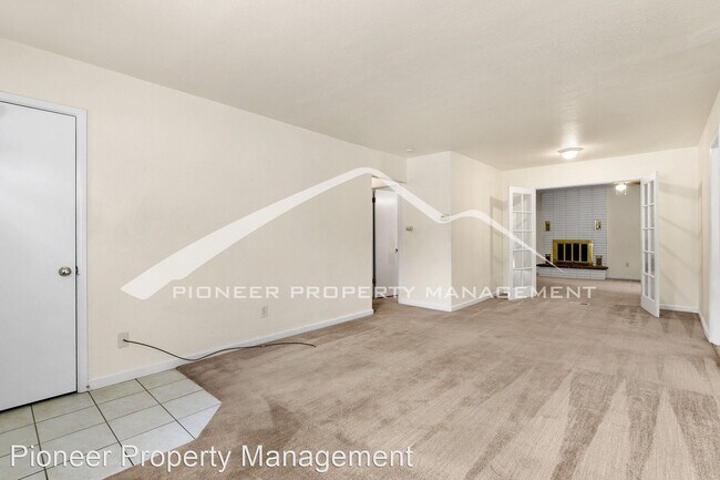 Foto del edificio - 3 br, 1 bath House - 3273 S. Forest St