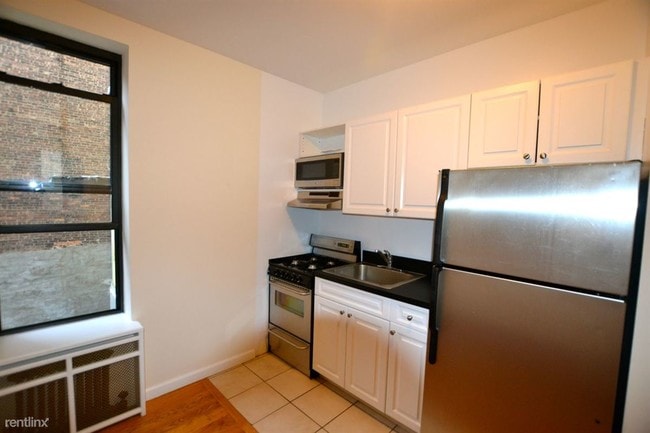 Building Photo - 241 W 107th St