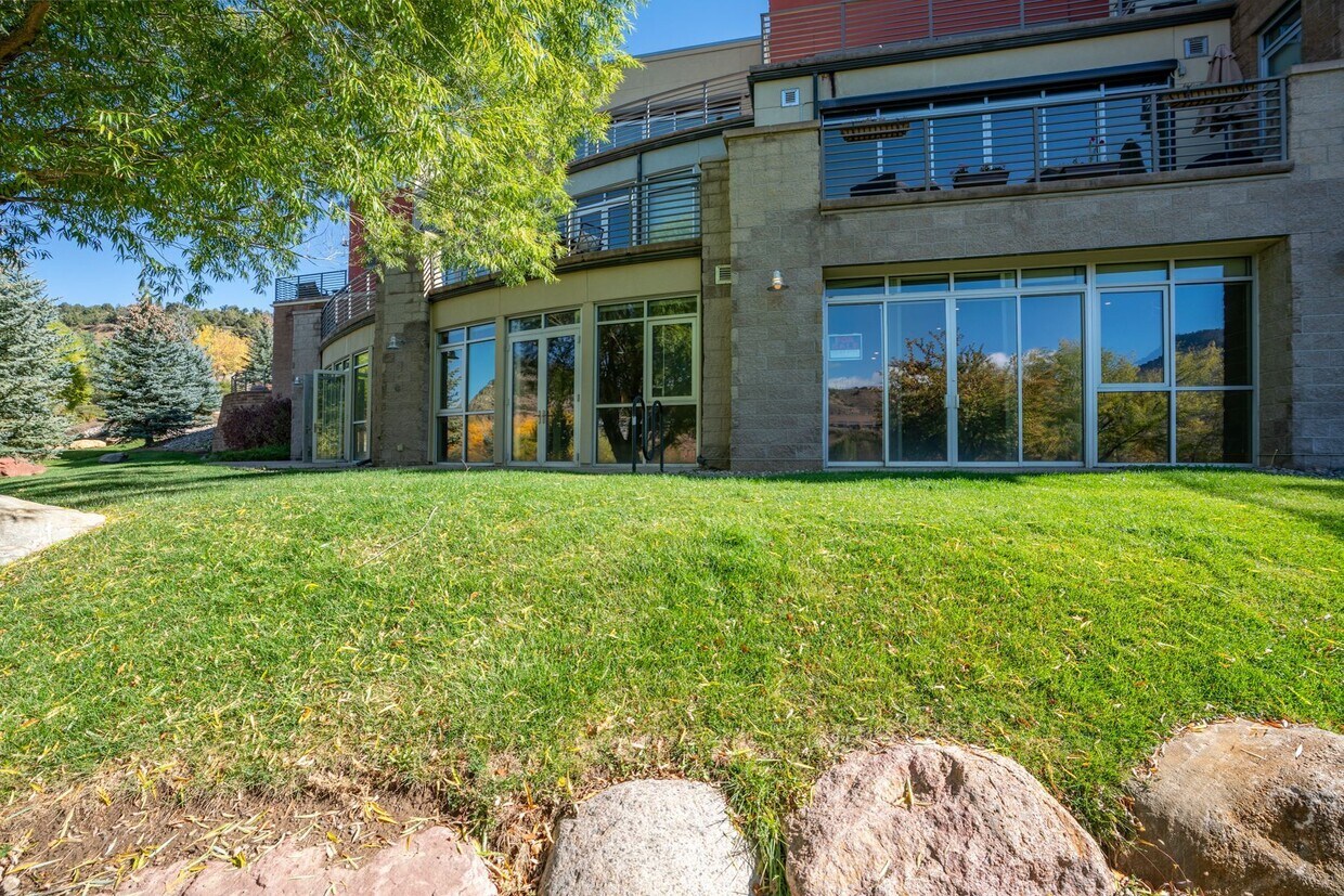Foto principal - 55 Rivergate Ln