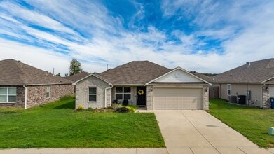 Building Photo - 10313 Brandi Kay Dr